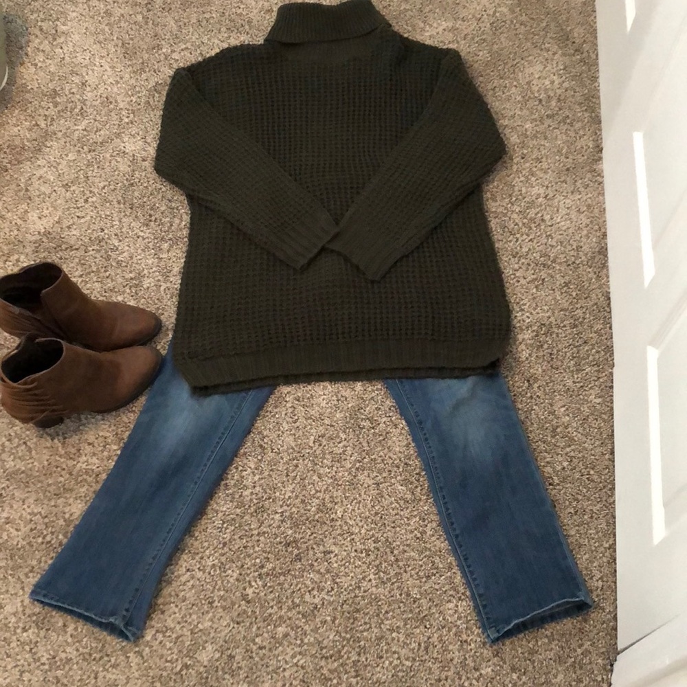 Forrest green cozy thick neck sweater!